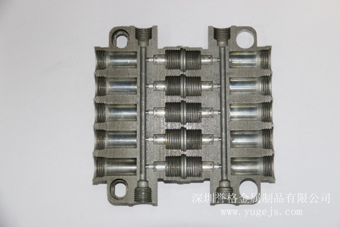 鋅合金壓鑄件砂眼和縮孔分析 鋅合金壓鑄件砂眼和縮孔分析